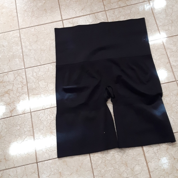 Shorts - Picture 2 of 3